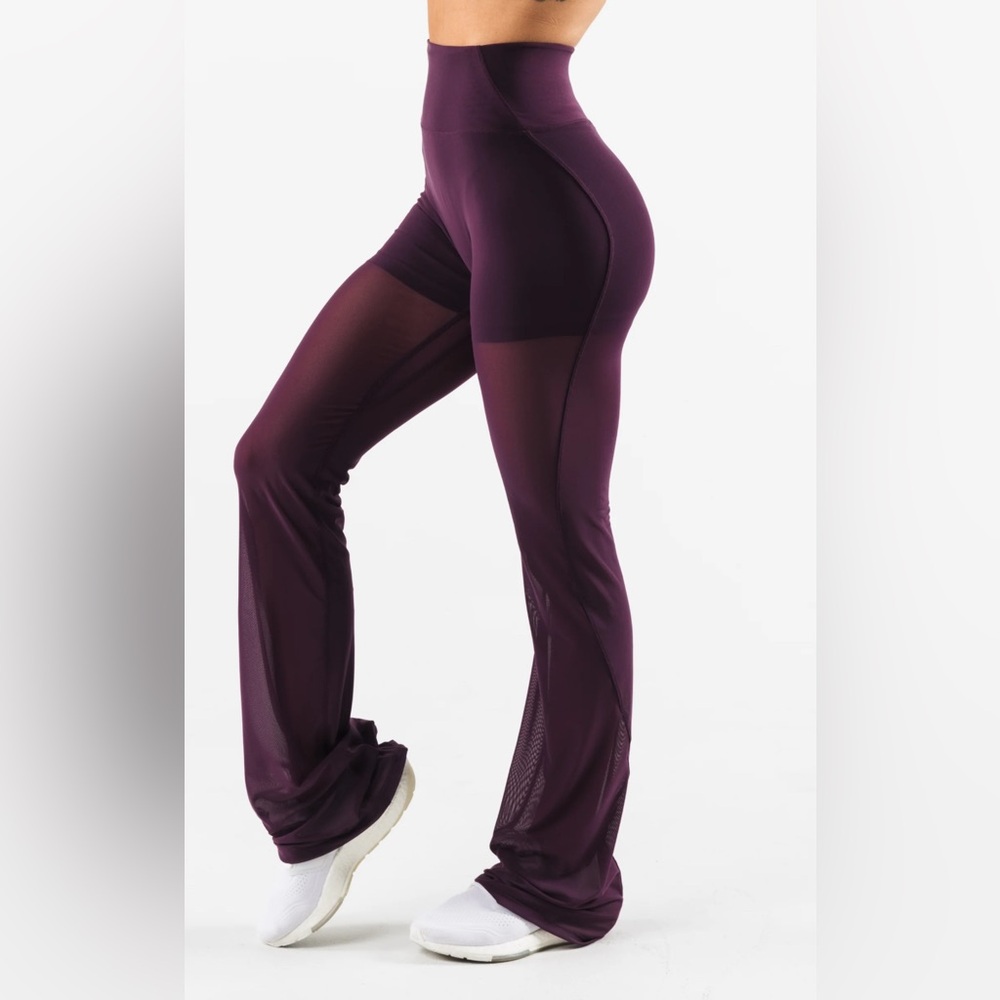 Alphalete | size medium | mesh astor flare pants